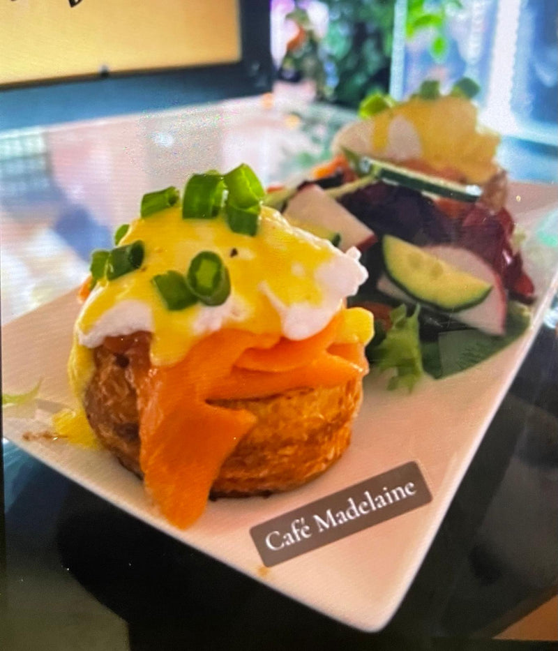 Eggs Benedict bacon or smoked salmon
